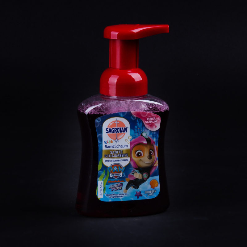 Dětské jemné pěnové mýdlo s jahodovou vůní Sagrotan